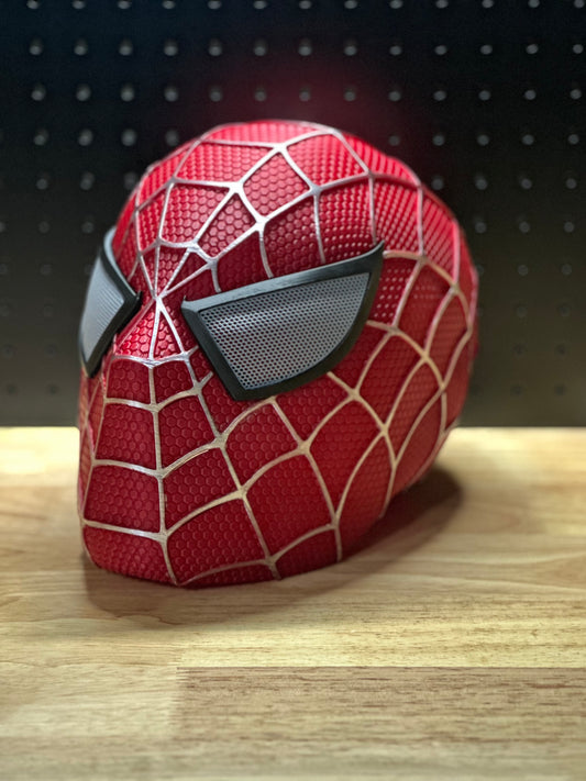 Tobey Maguire Spider-Man Helmet (2002 Raimi Trilogy) – 3D Printed Cosplay Mask Replica with Magnetic Assembly, Custom Sizes