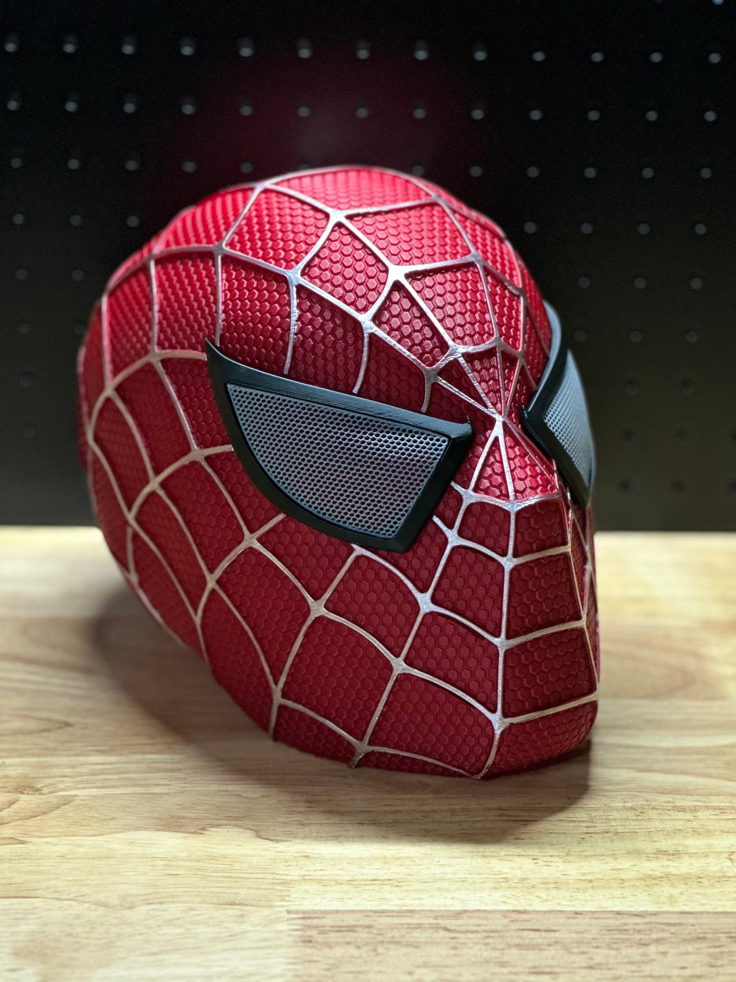 Tobey Maguire Spider-Man Helmet (2002 Raimi Trilogy) – 3D Printed Cosplay Mask Replica with Magnetic Assembly, Custom Sizes
