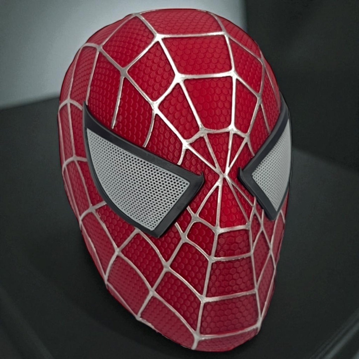 Tobey Maguire Spider-Man Helmet (2002 Raimi Trilogy) – 3D Printed Cosplay Mask Replica with Magnetic Assembly, Custom Sizes